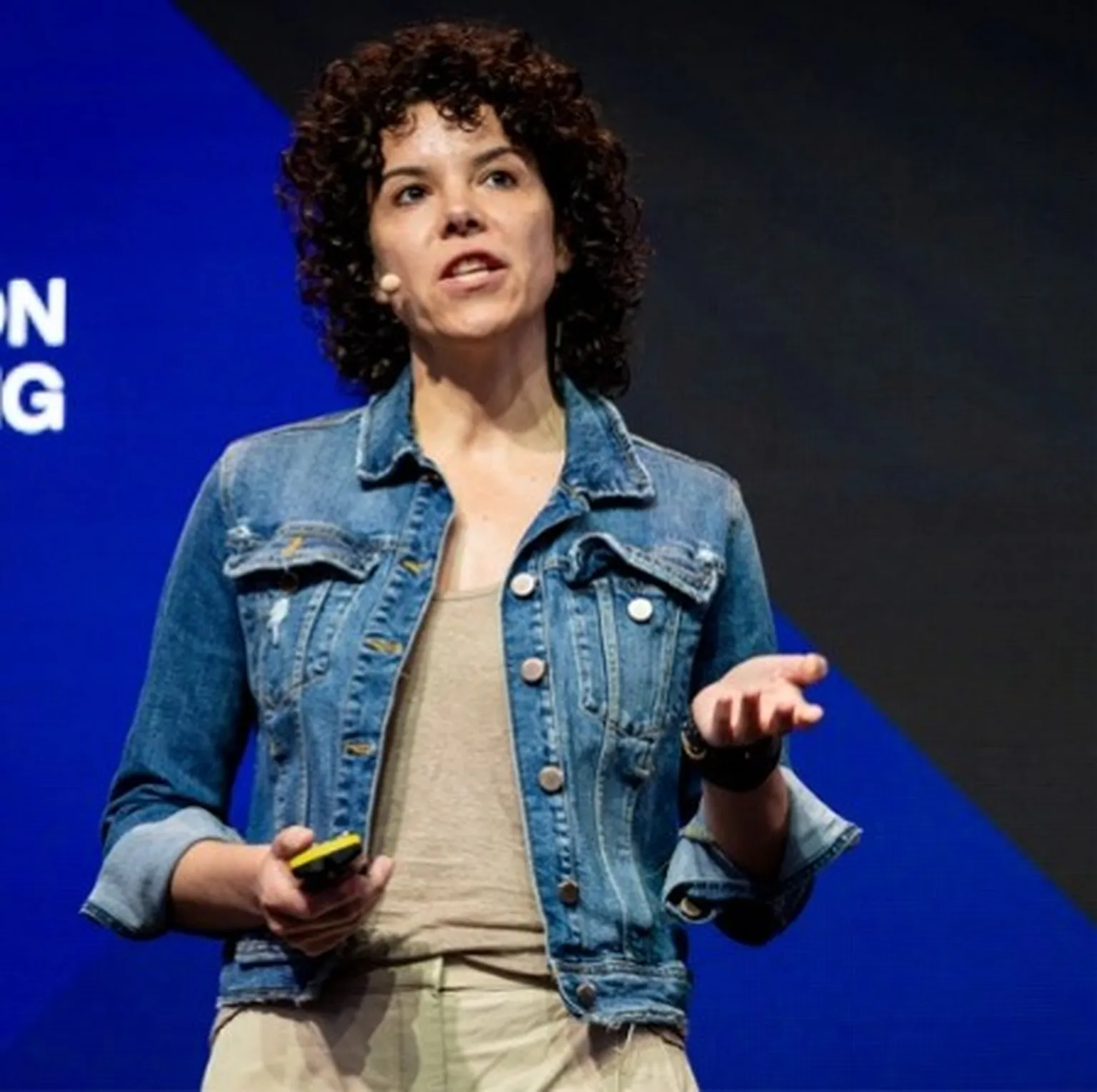 Photo of Adela Alcolea-Medina presenting at London Calling 2026