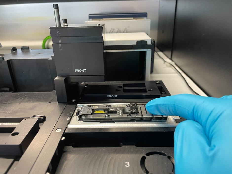 Flow cell firmly in position Flow cell firmly in position
