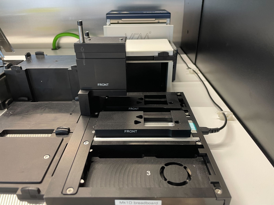 MinION Mk1D flow cell cover in place MinION Mk1D flow cell cover in place